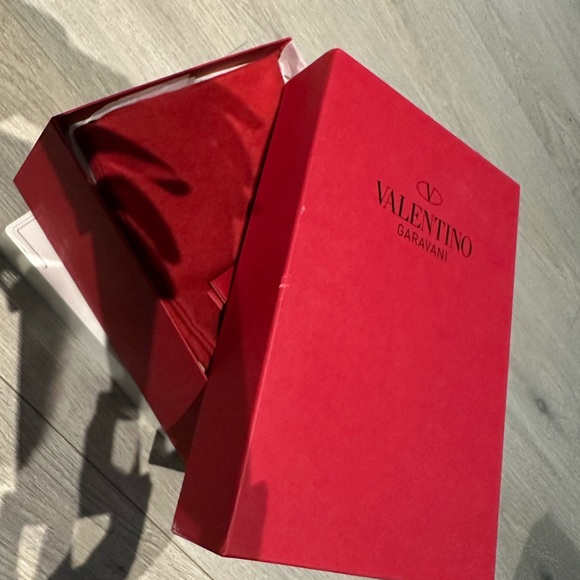 Valentino Garavani Rockstud High heel size 35 Gold leather gently used - Picture 15 of 15